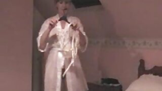Uvijek gladna beba Kloi Karter uhvaćena je u kupatilu tokom masturbacije. Njen ljutiti dečko je agresivno pojebao njenu gadnu pizdu i hranio je delikatesnom spermom. Vrijeme je za uzbudljiv video u kojem Chloe Carter kažnjava svoju pičku.